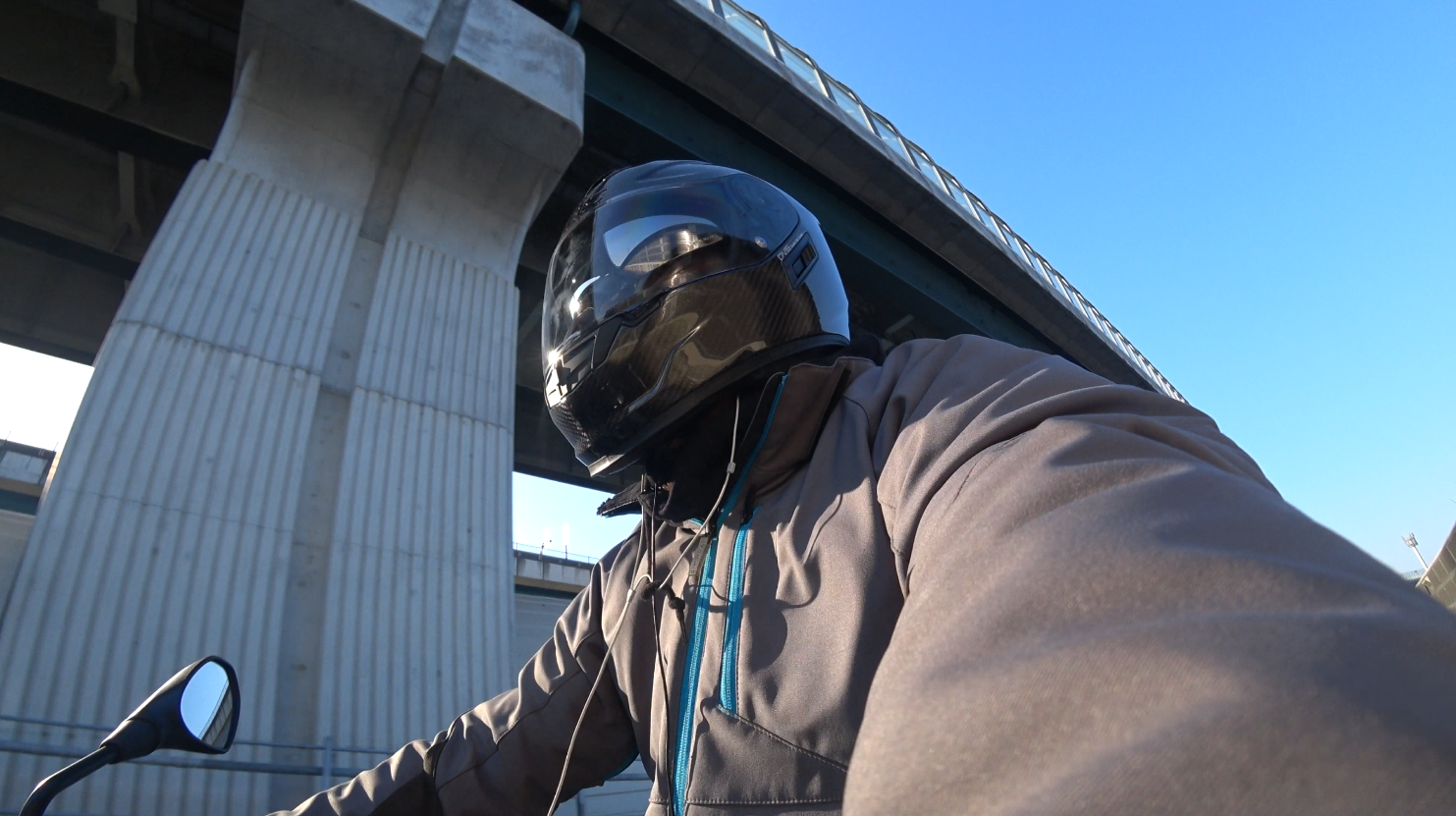 フルカーボンヘルメットメーカーWINSのA-FORCE RS（エーフォースアールエス）のレビューツーリングF900XR