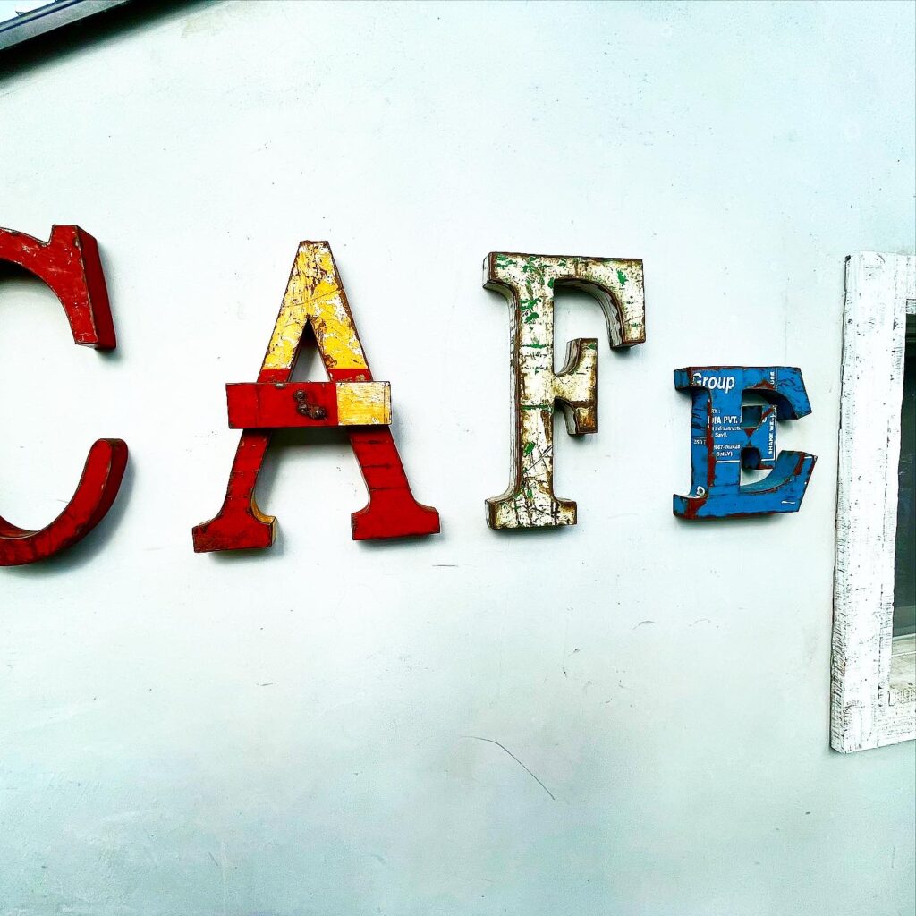 The LOAF Cafe豊中イナロク（旧176号線）沿いの
カフェ、レストラン、ベーカリー＆スイーツ
全部つまった一軒家！