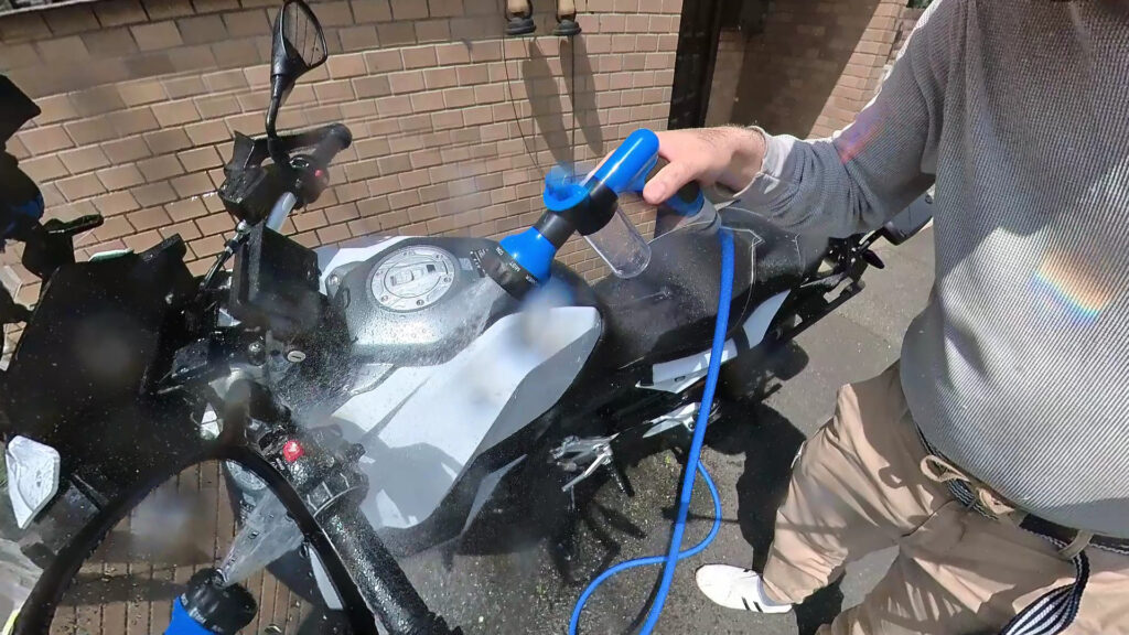 バイクを洗車